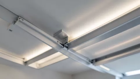 montaż profili led w suficie cena